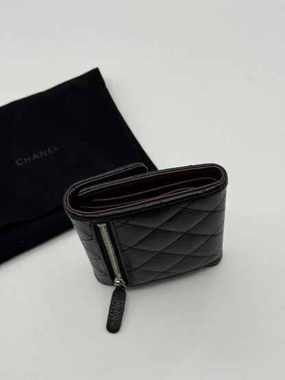 Chanel - Portefeuille à rabat PM caviar noir