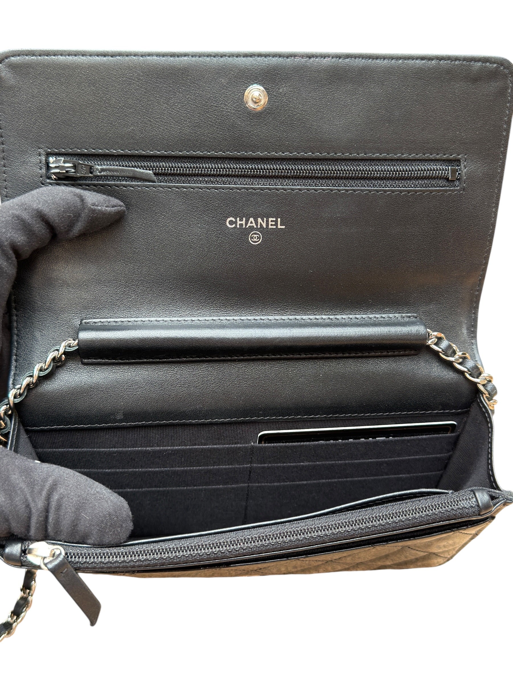 Chanel – Wallet on Chain aus schwarzem Lackleder