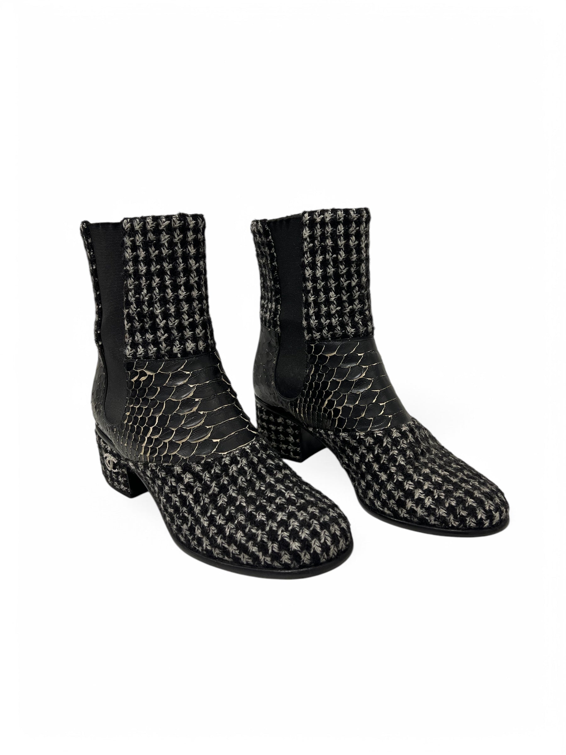 Chanel - Bottines tweed et python t.38