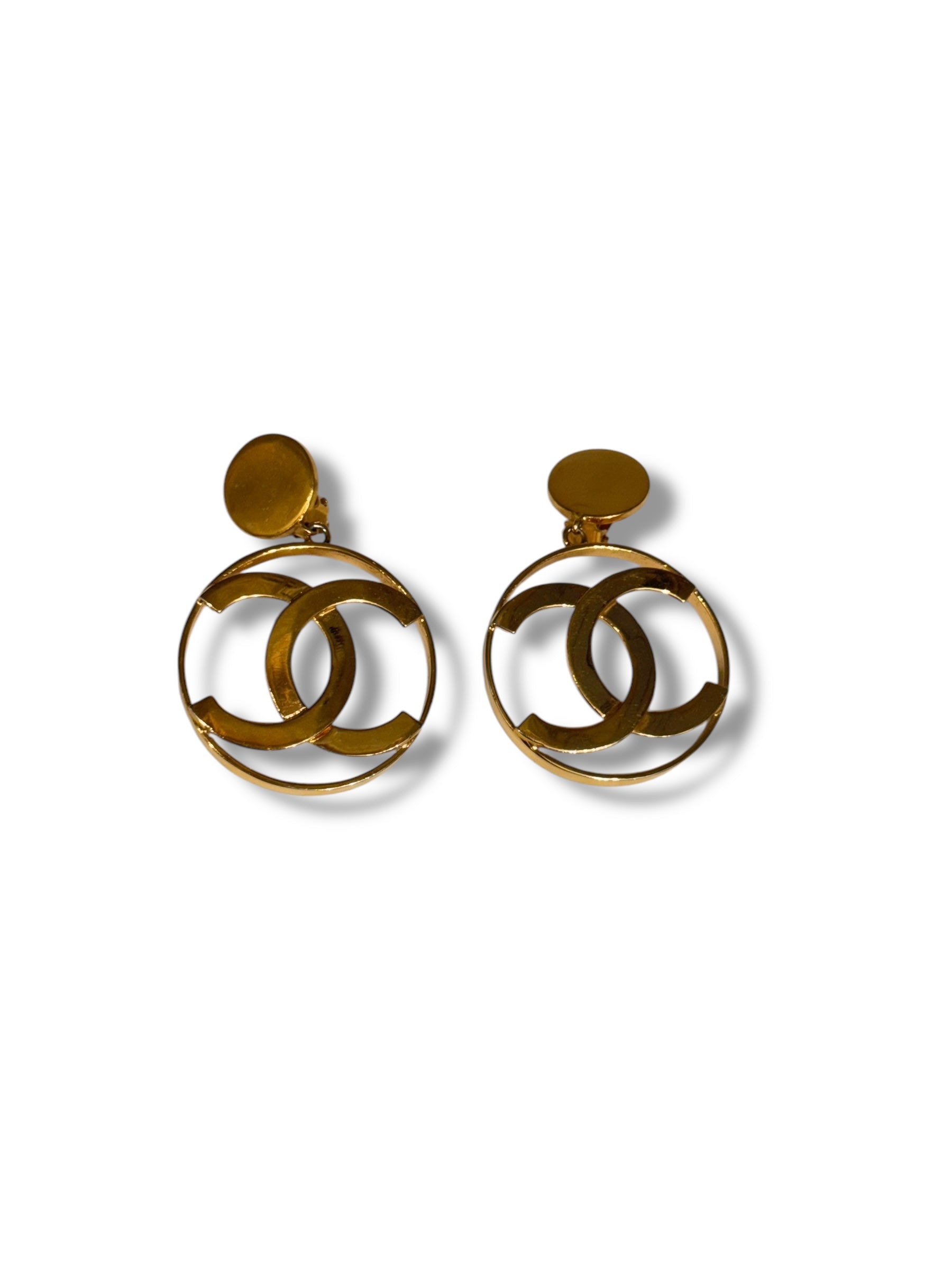 Chanel - Boucle d’oreille CC à clip