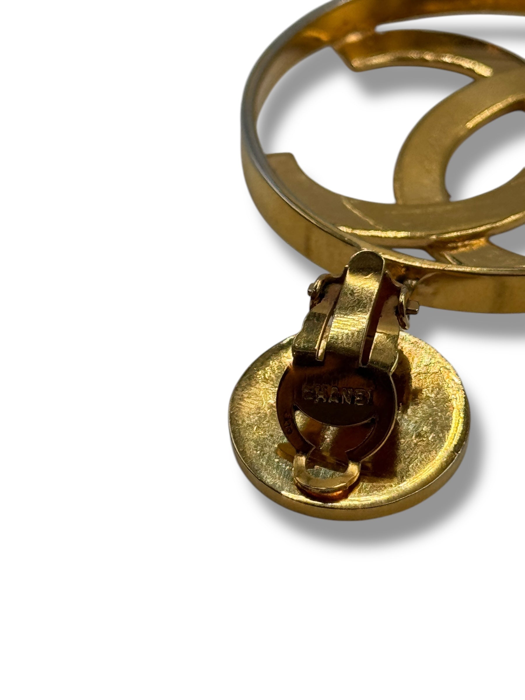 Chanel - Boucle d’oreille CC à clip