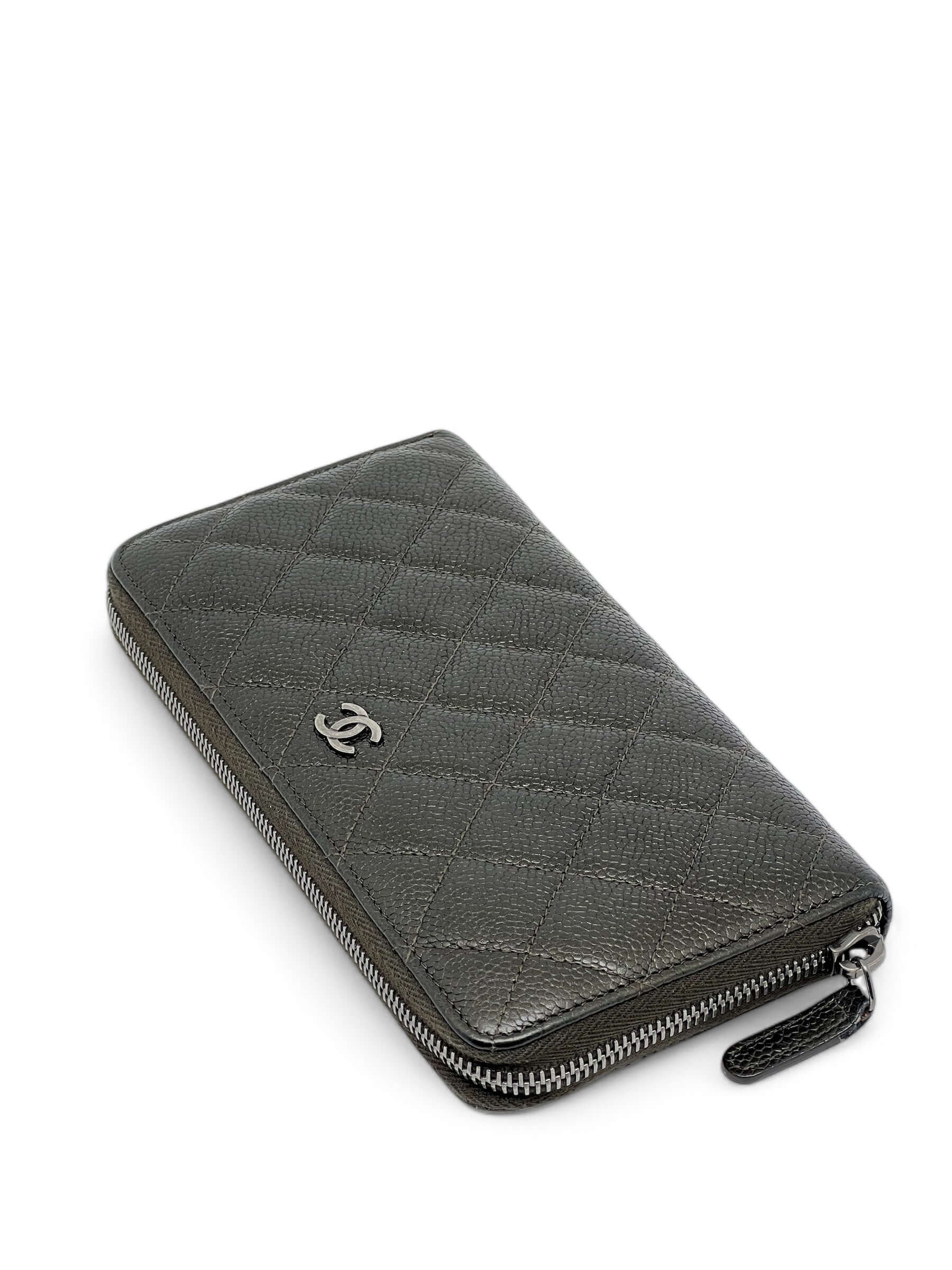 Chanel - Portefeuille en cuir Timeless Kaki