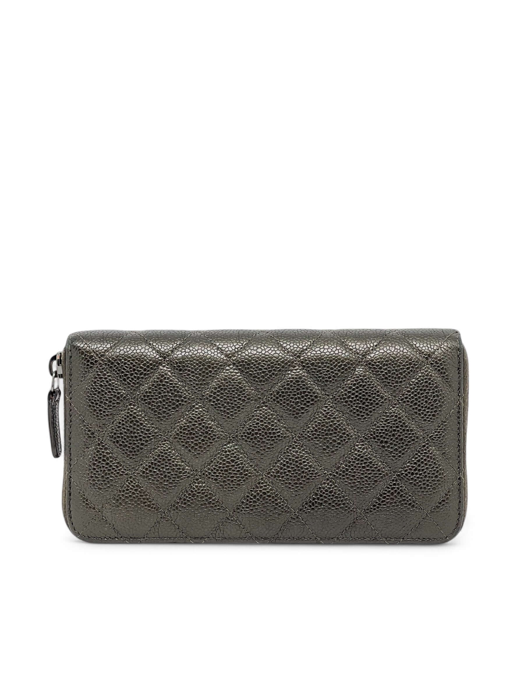 Chanel - Portefeuille en cuir Timeless Kaki