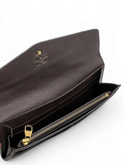 Louis Vuitton - Geldbörse Sarah aus geprägtem Monogramm-Leder