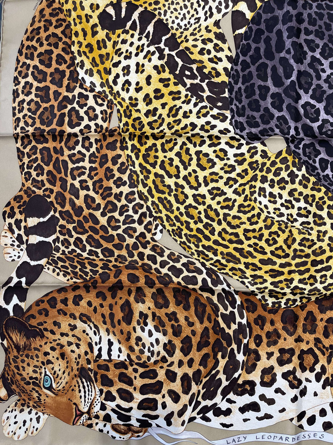 Hermès - Carré 90 « Lazy Leopardesses »