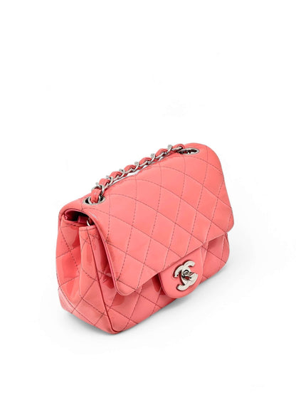Chanel - Sac à rabat Corail vernis