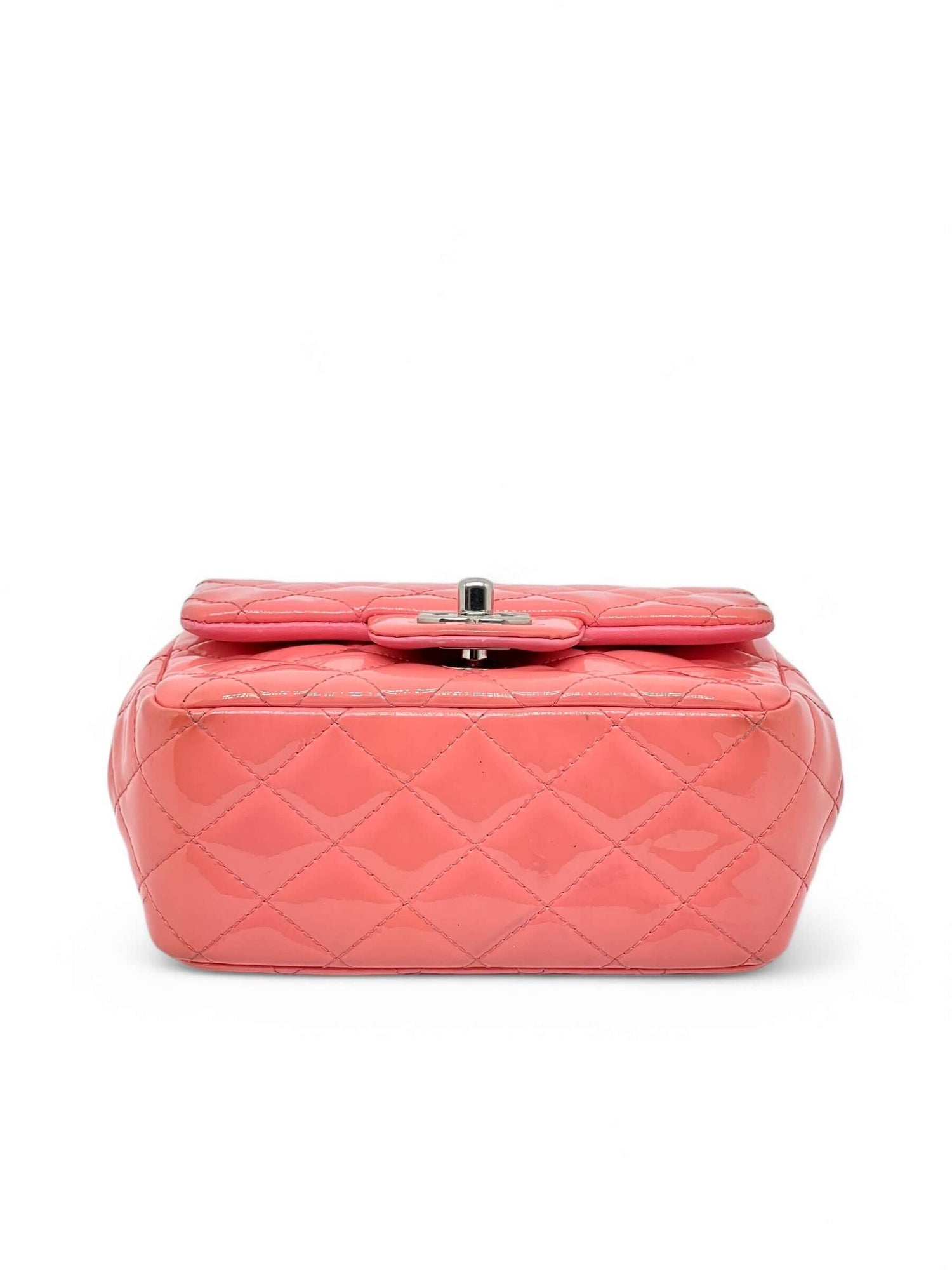 Chanel - Sac à rabat Corail vernis