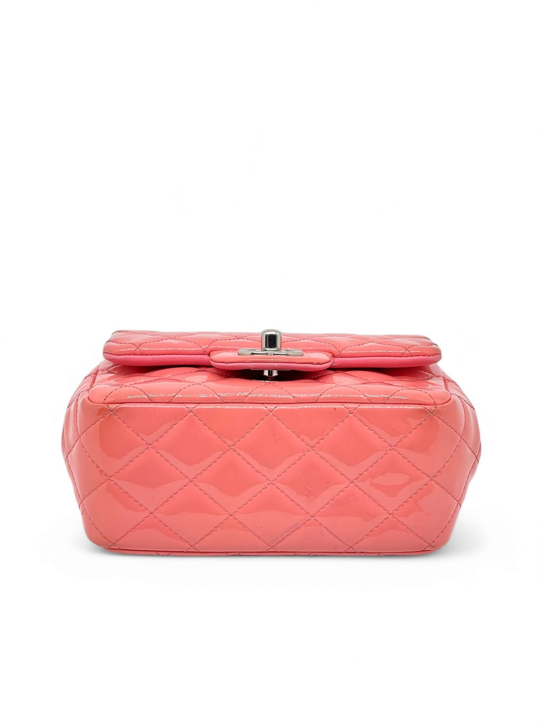 Chanel - Sac à rabat Corail vernis