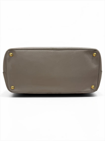 Prada - Borsa Galleria GM in pelle Saffiano grigio tortora