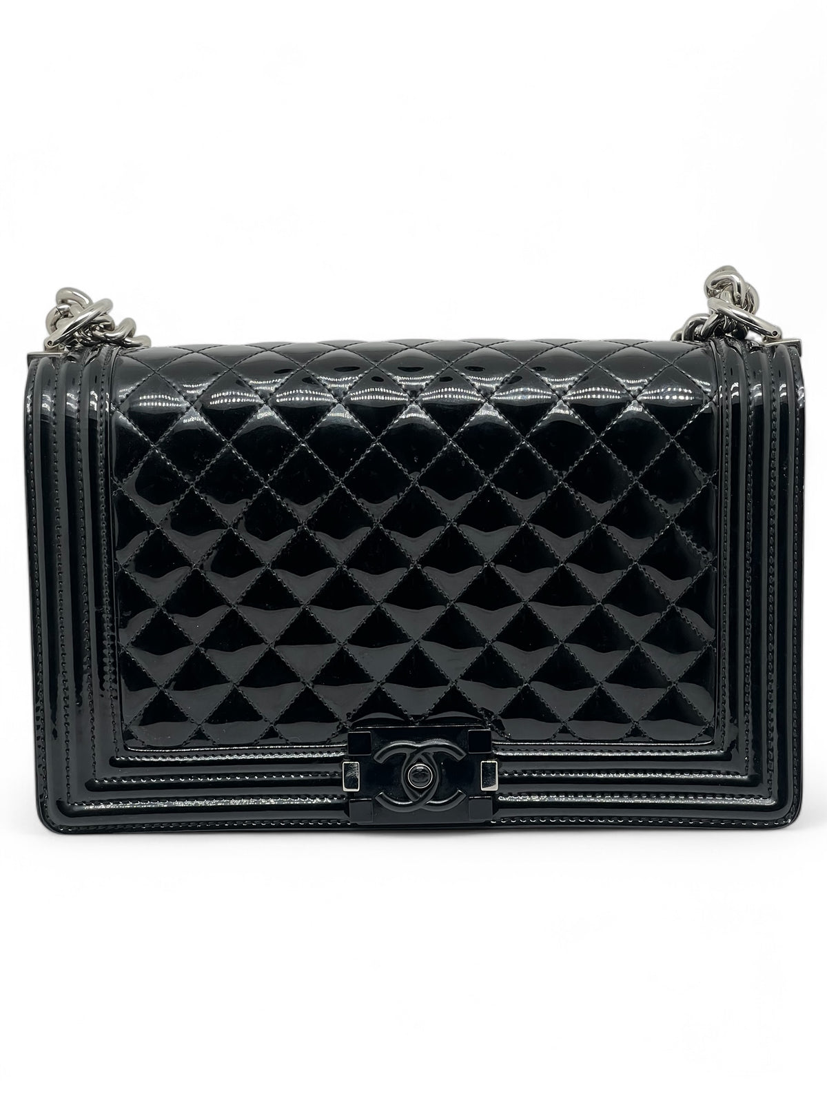 Chanel - Große Boy-Tasche aus lackiertem Leder