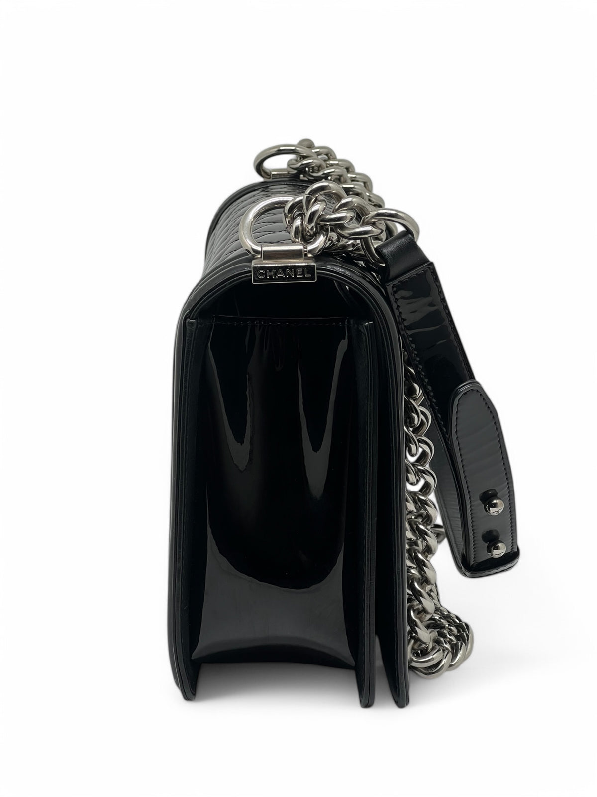 Chanel - Große Boy-Tasche aus lackiertem Leder