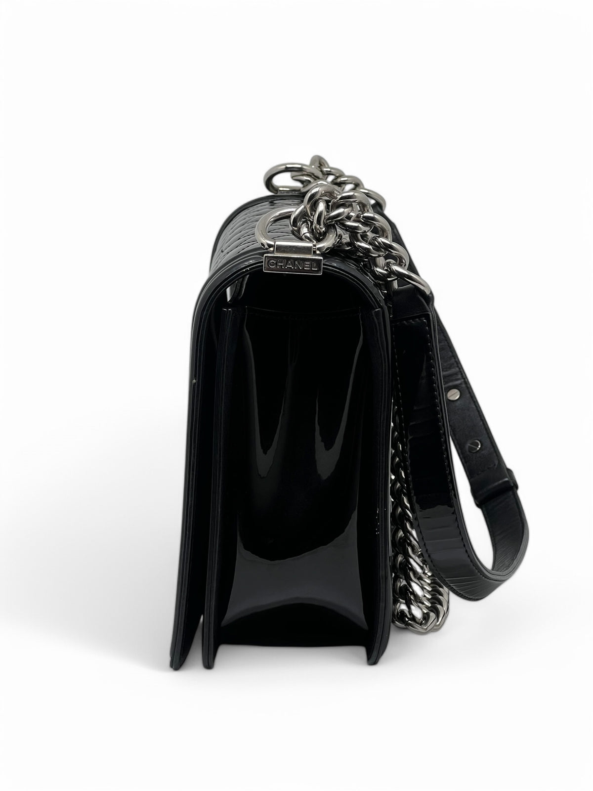 Chanel - Große Boy-Tasche aus lackiertem Leder