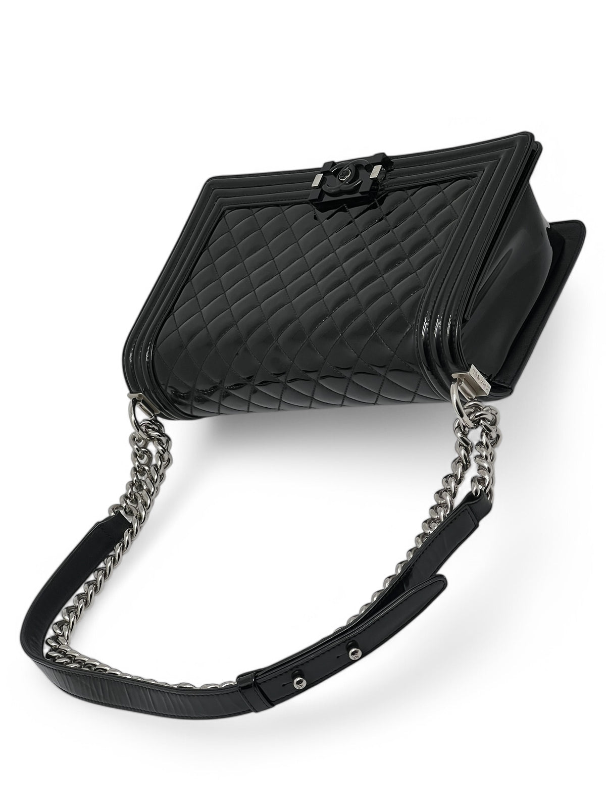 Chanel - Große Boy-Tasche aus lackiertem Leder