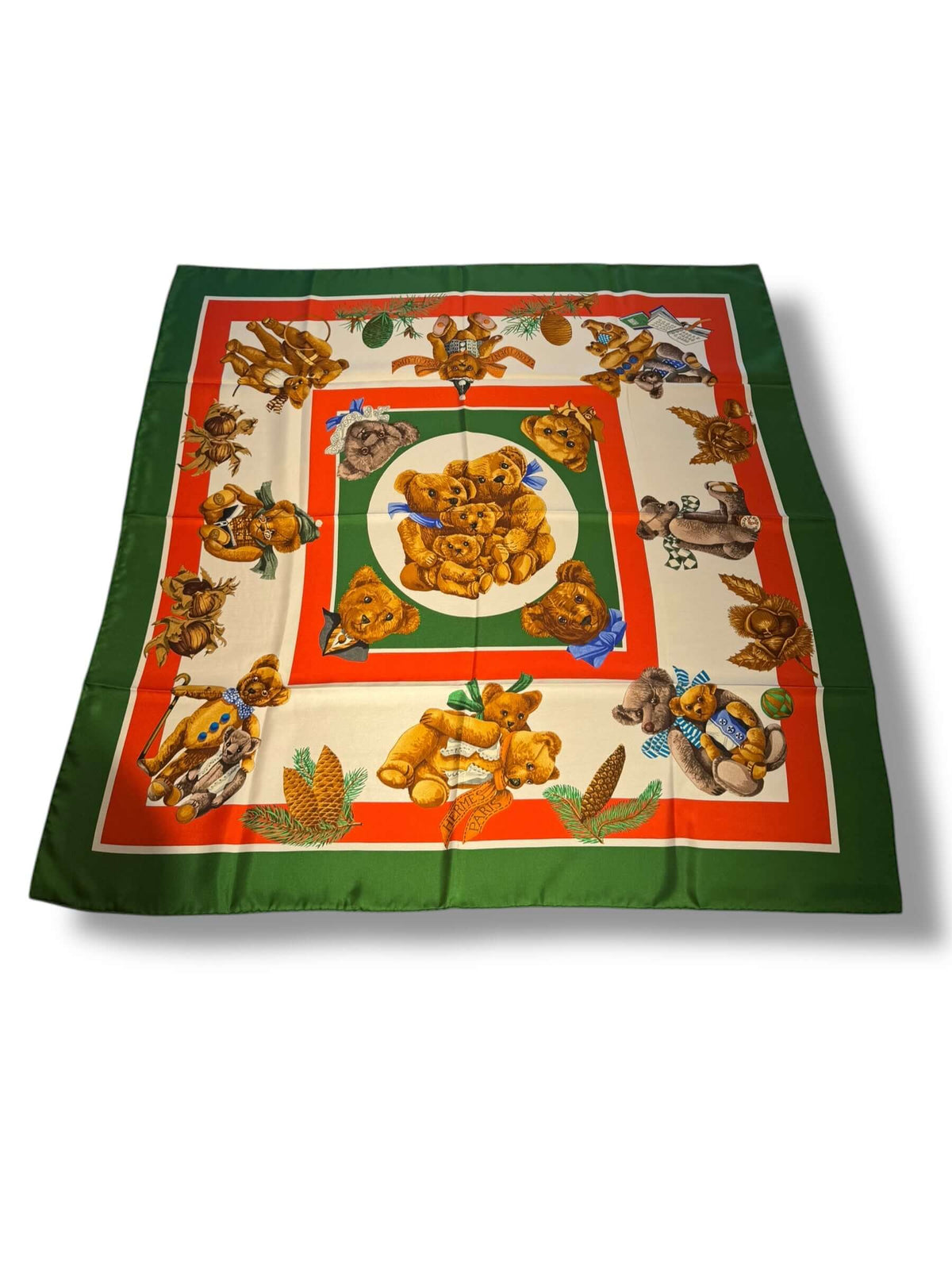 Hermès - 90 Scarf “Confidents des coeurs” in Green and Red