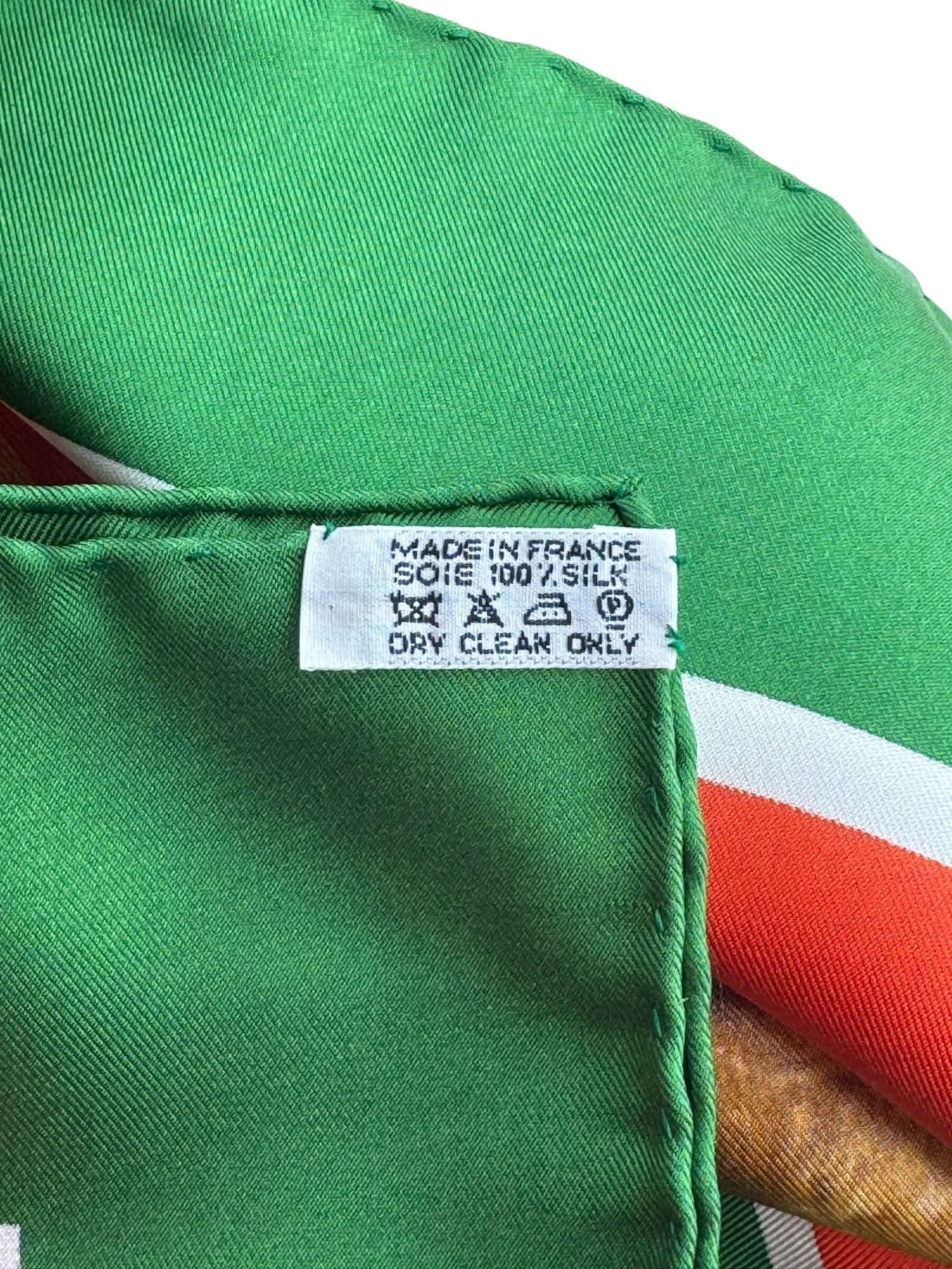 Hermès - Carré 90 « Confidents des coeurs » vert et rouge