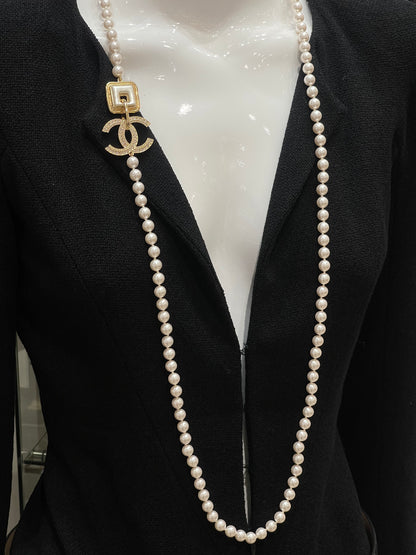 Chanel - Sautoir perles CC