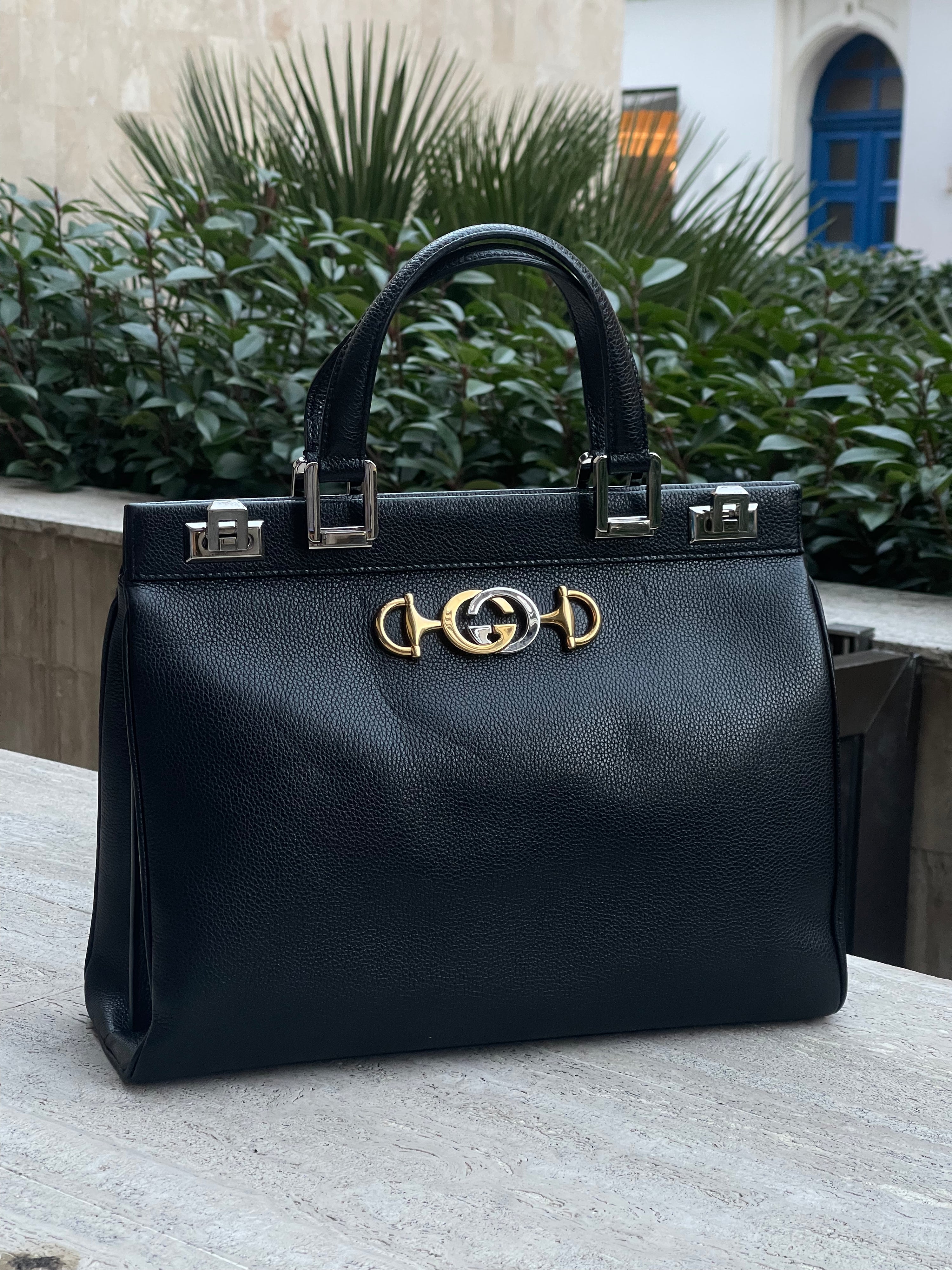 Gucci - Medium black leather Zumi bag