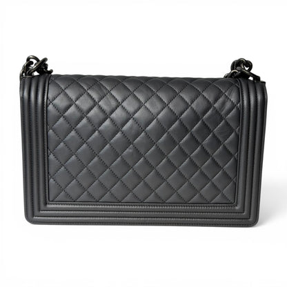 Sac Chanel Boy GM Gris Métallisé | Les Folies d’Eugénie