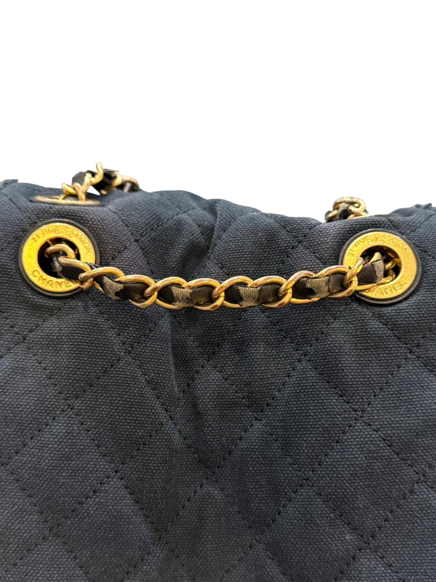 Chanel - Sac à dos moyen modèle en tissus effrangé