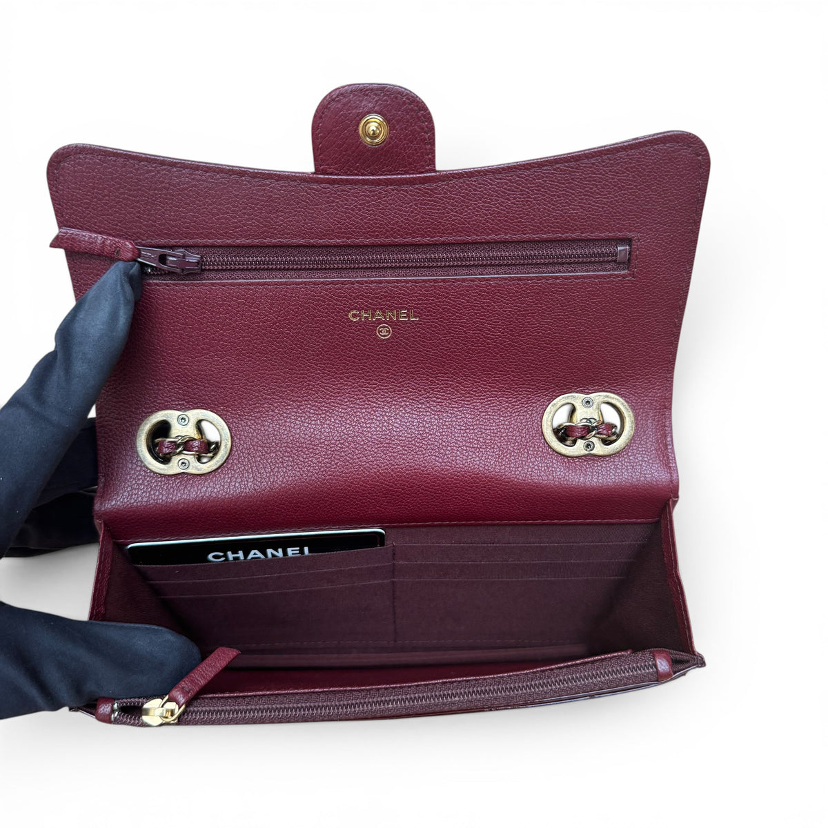 Chanel - Wallet on Chain in pelle verniciata bordeaux