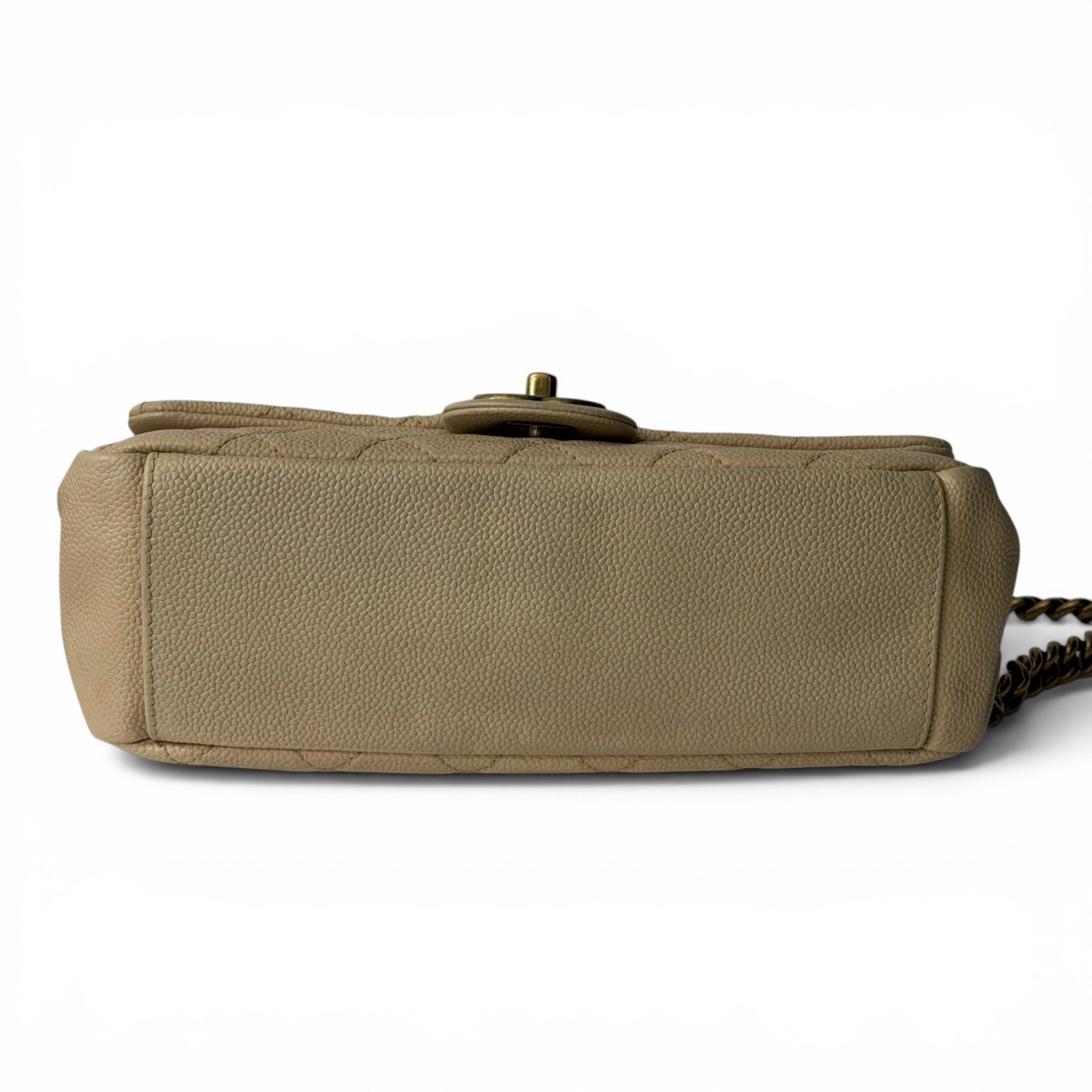 Chanel - Sac en cuir caviar beige avec poignée