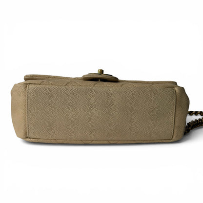 Chanel - Sac en cuir caviar beige avec poignée