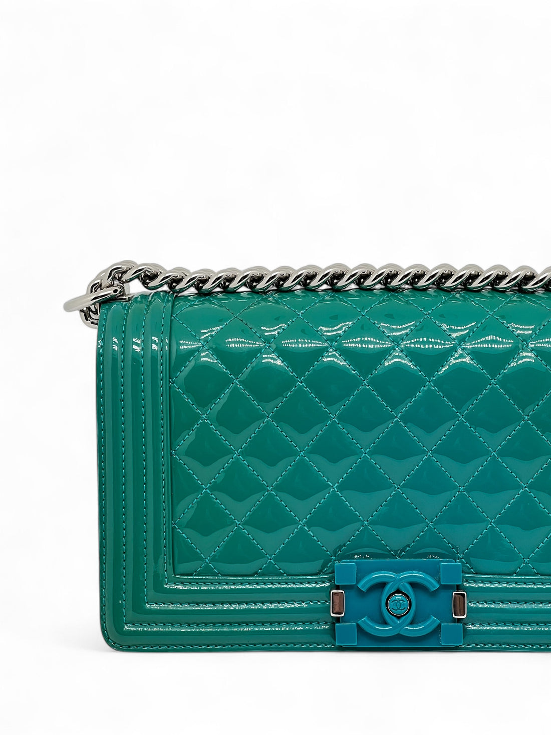 Chanel - Sac Boy en cuir verni