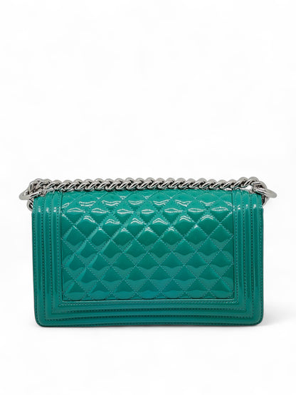 Chanel - Sac Boy en cuir verni