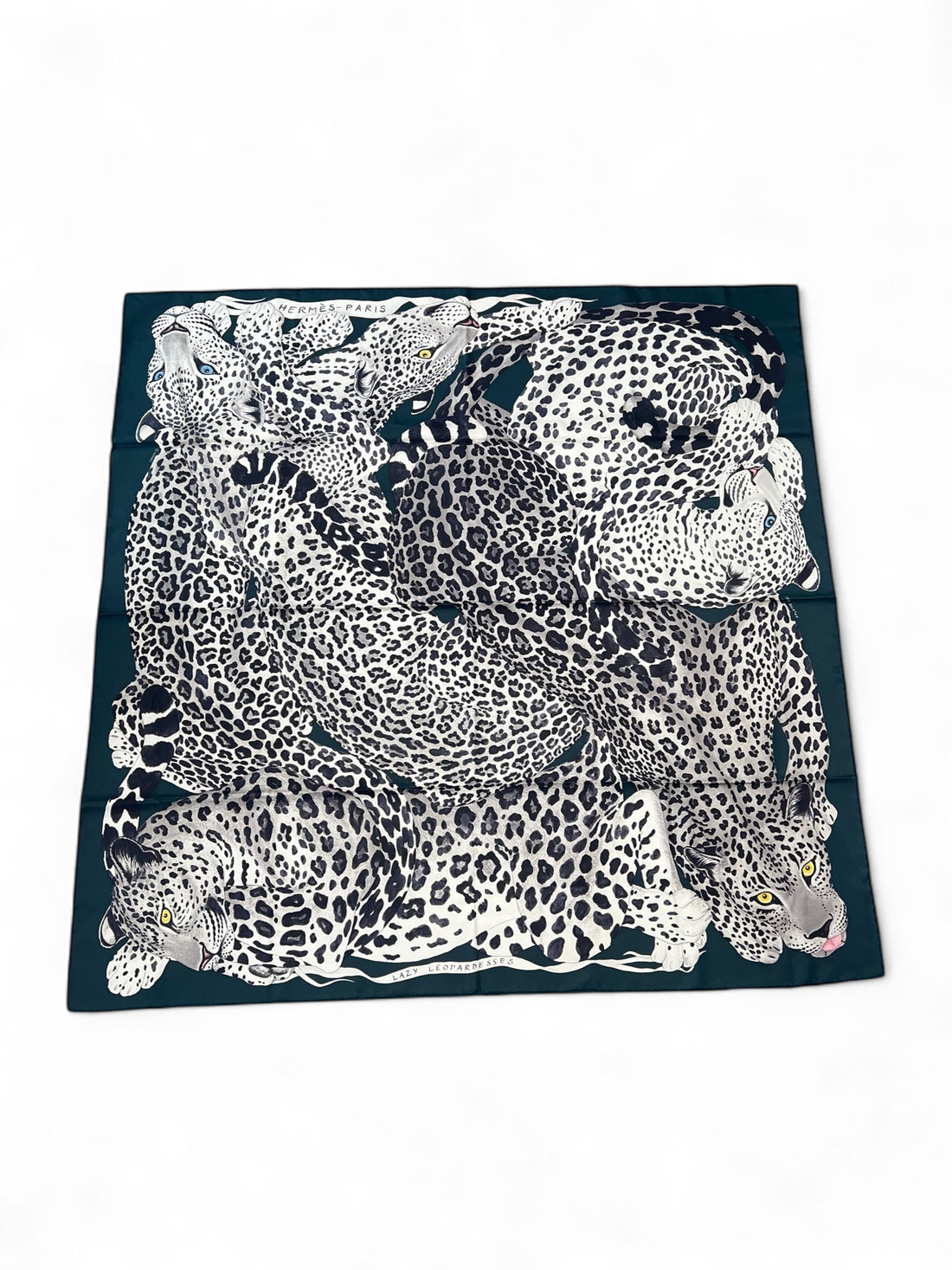 Hermès - Carré 90 « Lazy Leopardesses »
