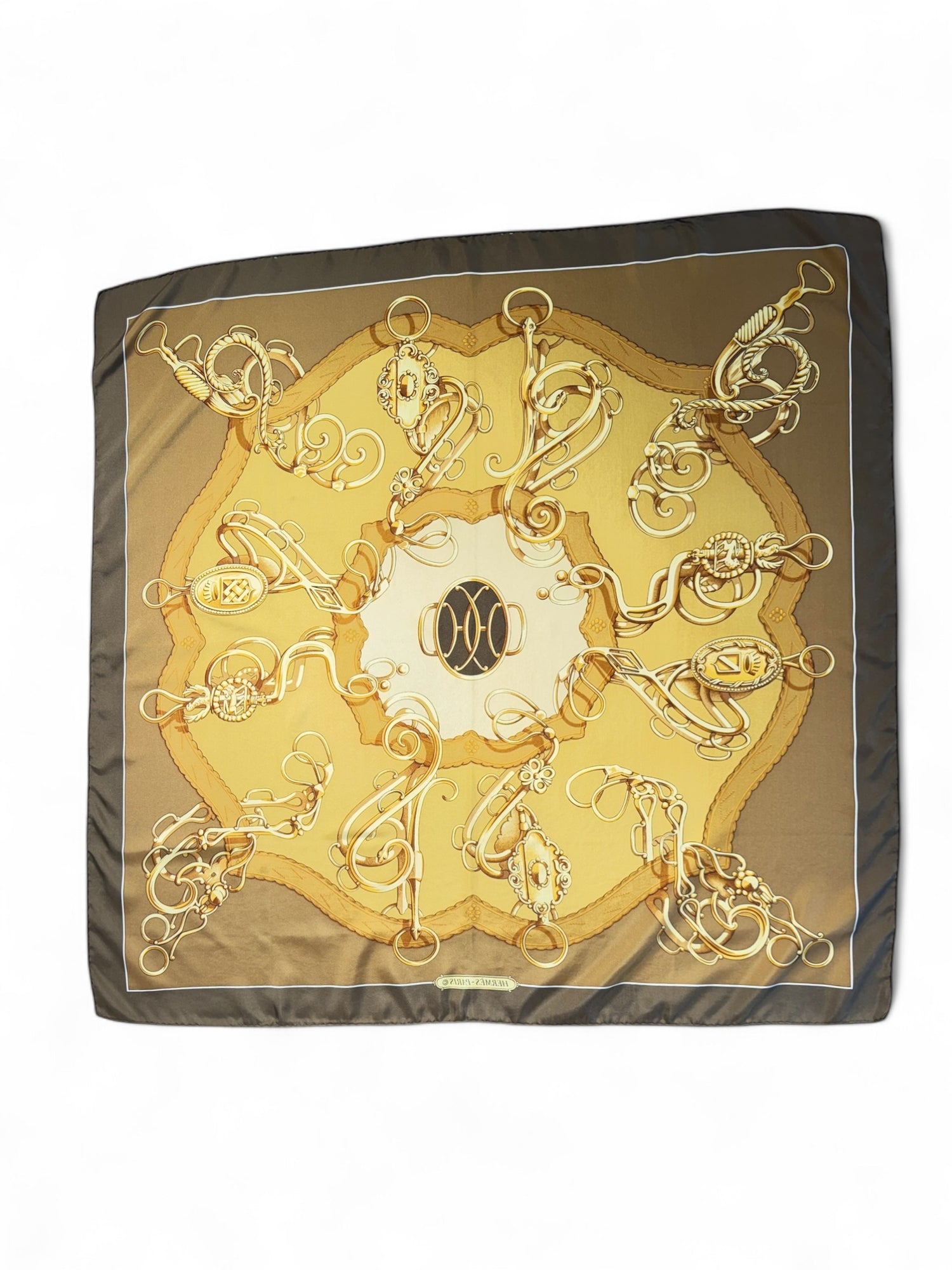 Hermès - Carré 90 en soie doré