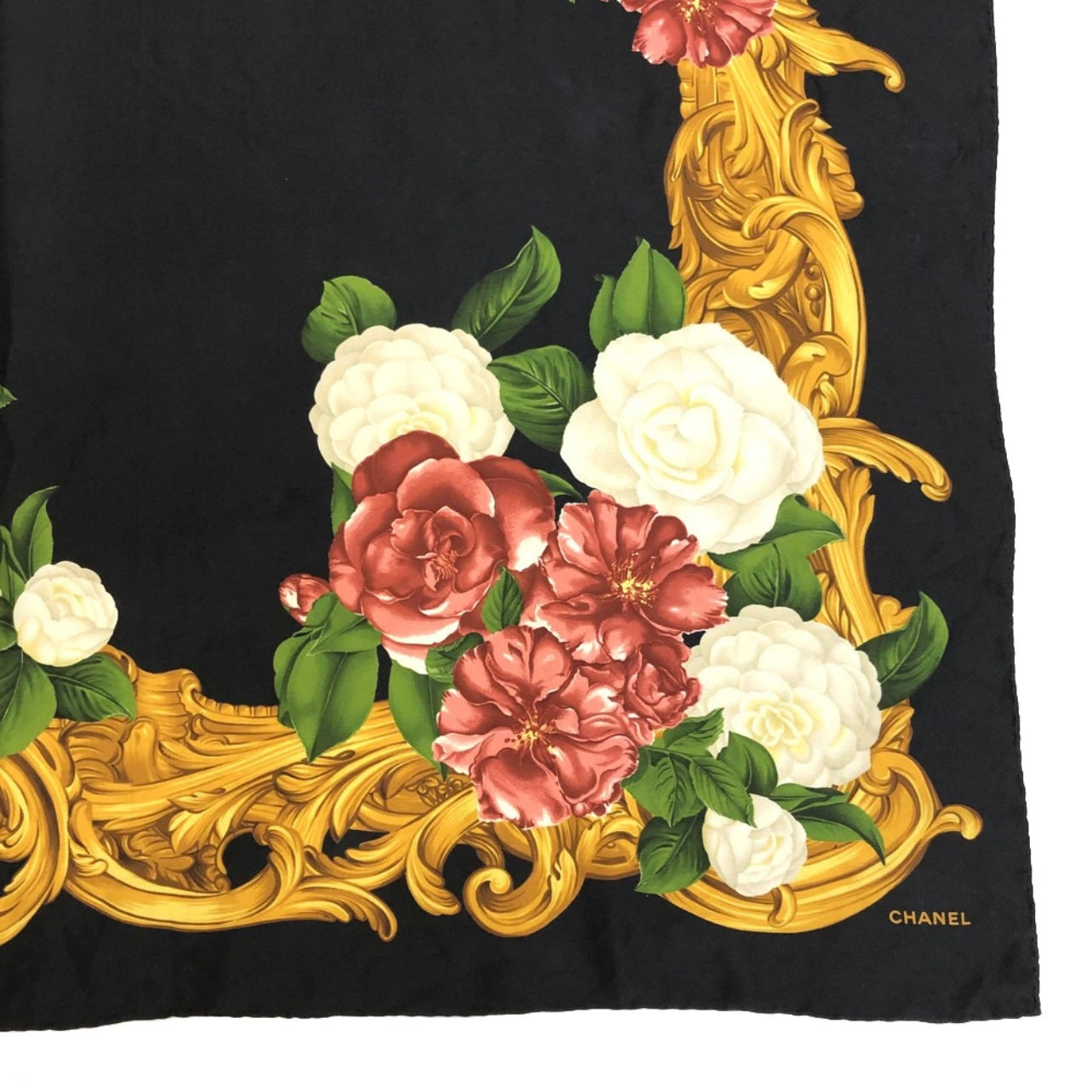 Chanel - Carré avec camélias