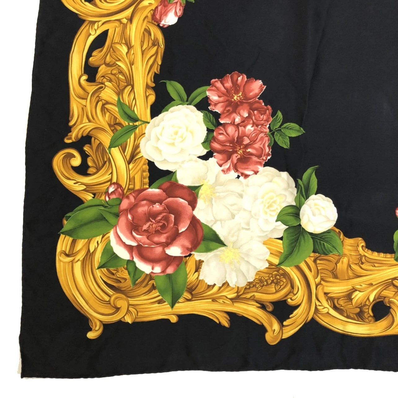 Chanel - Carré avec camélias