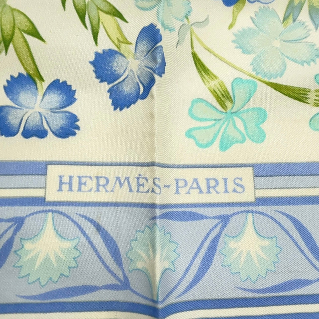 Hermès - Carré 90 « Oeillets sauvages et autres Caryophyllé