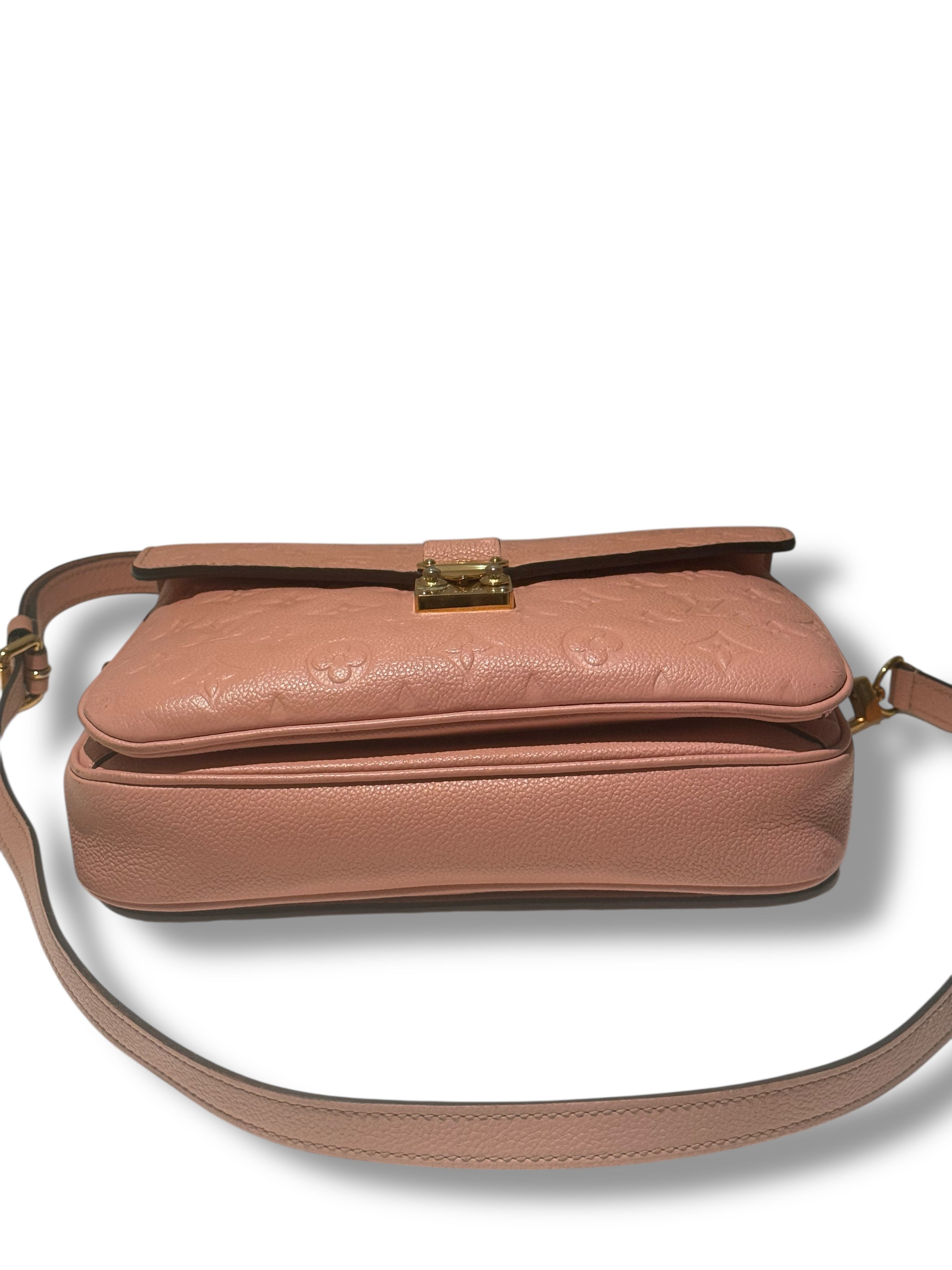 Louis Vuitton - Métis-Tasche geprägt Rose Sakura