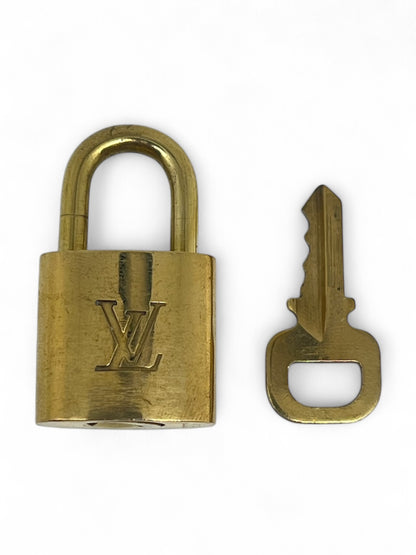 Louis Vuitton - Cadenas LV plaqué or 303