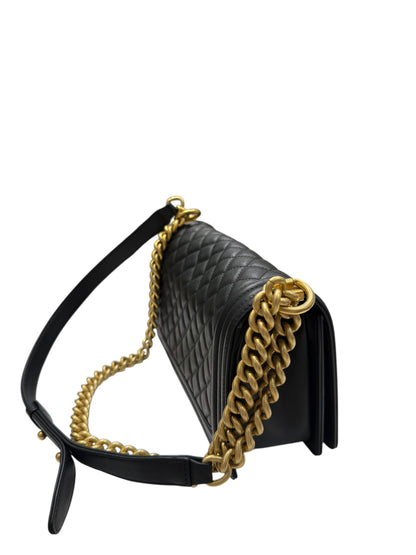 Chanel - Sac Boy classique en cuir noir et finition dorée