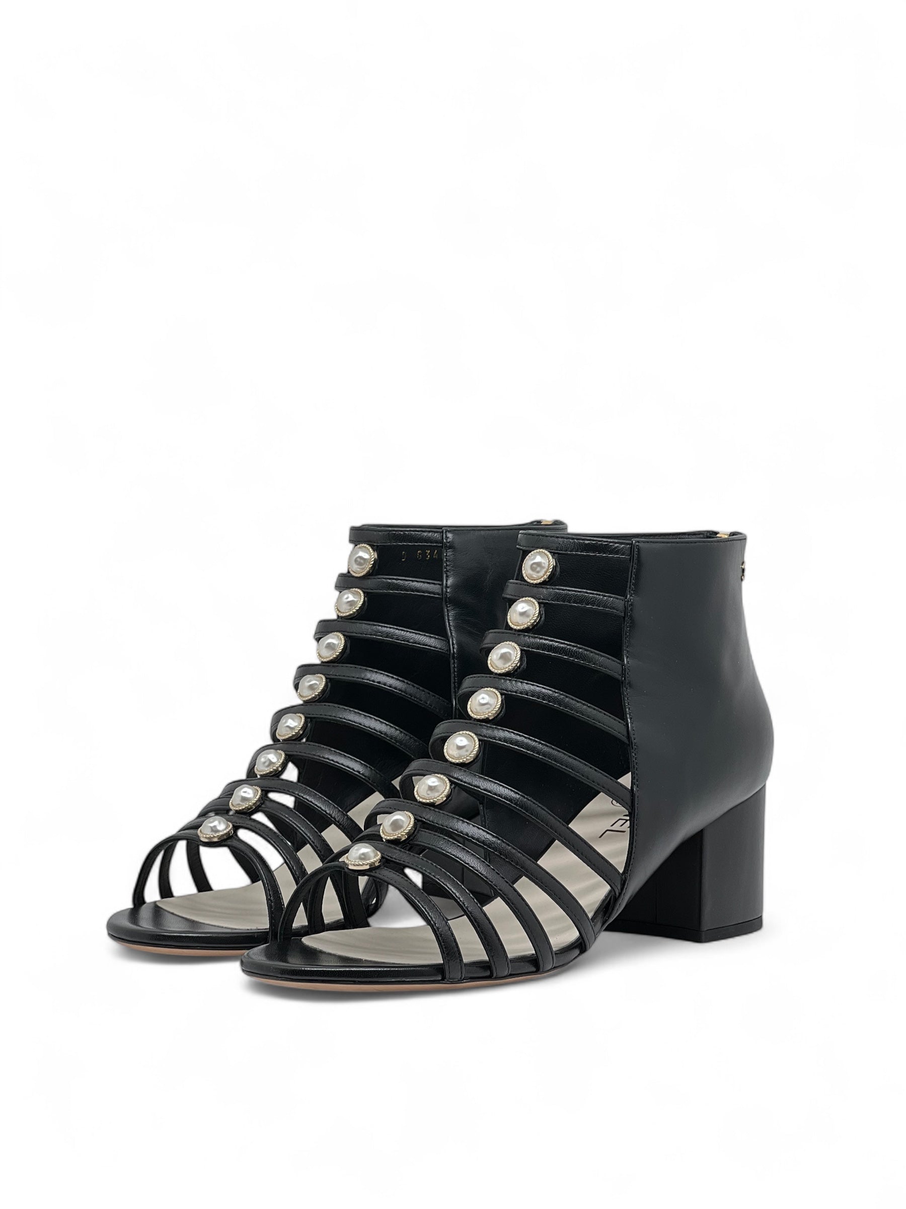 Chanel - Stiefeletten mit Perlen T40