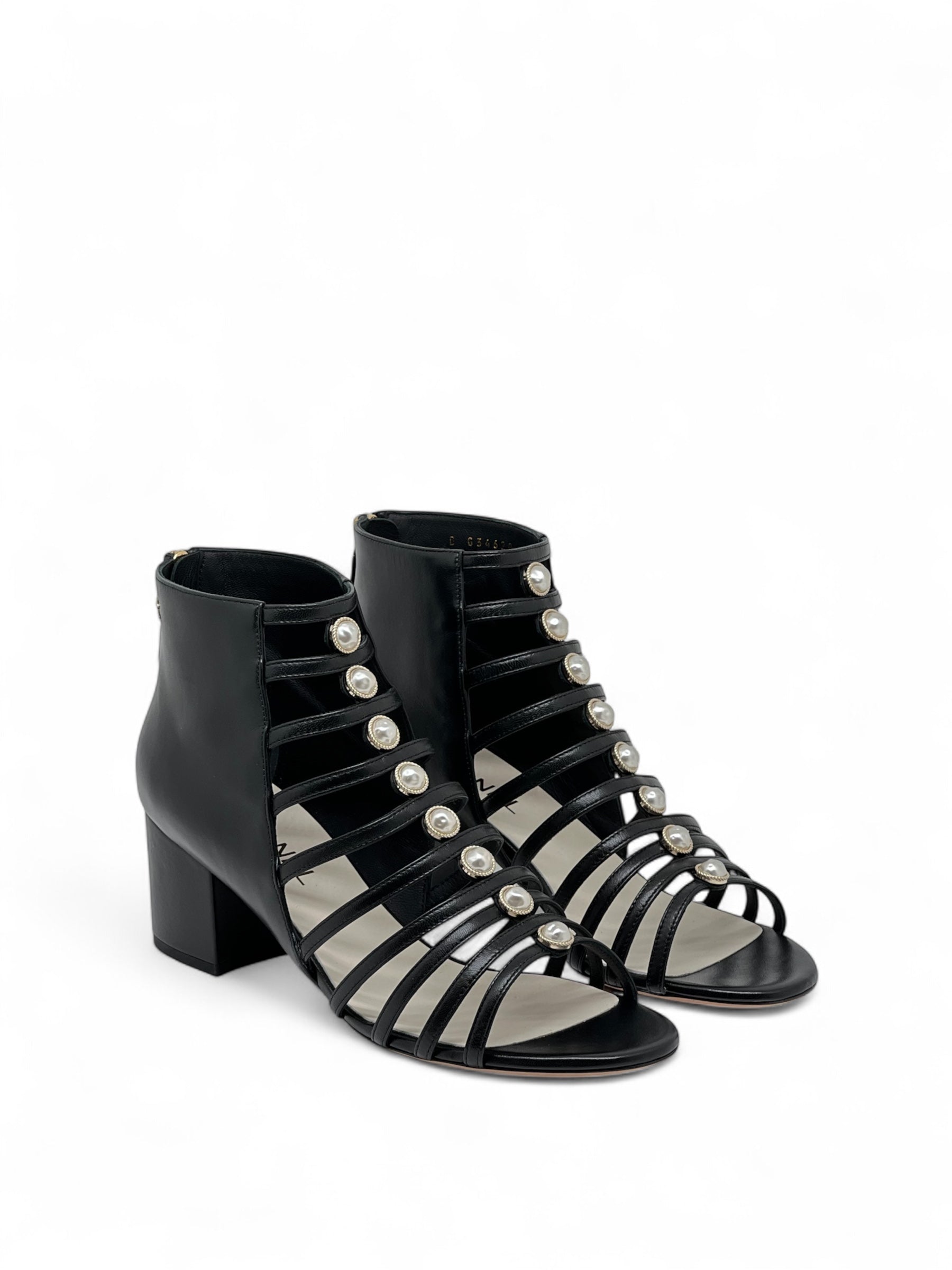Chanel - Stiefeletten mit Perlen T40