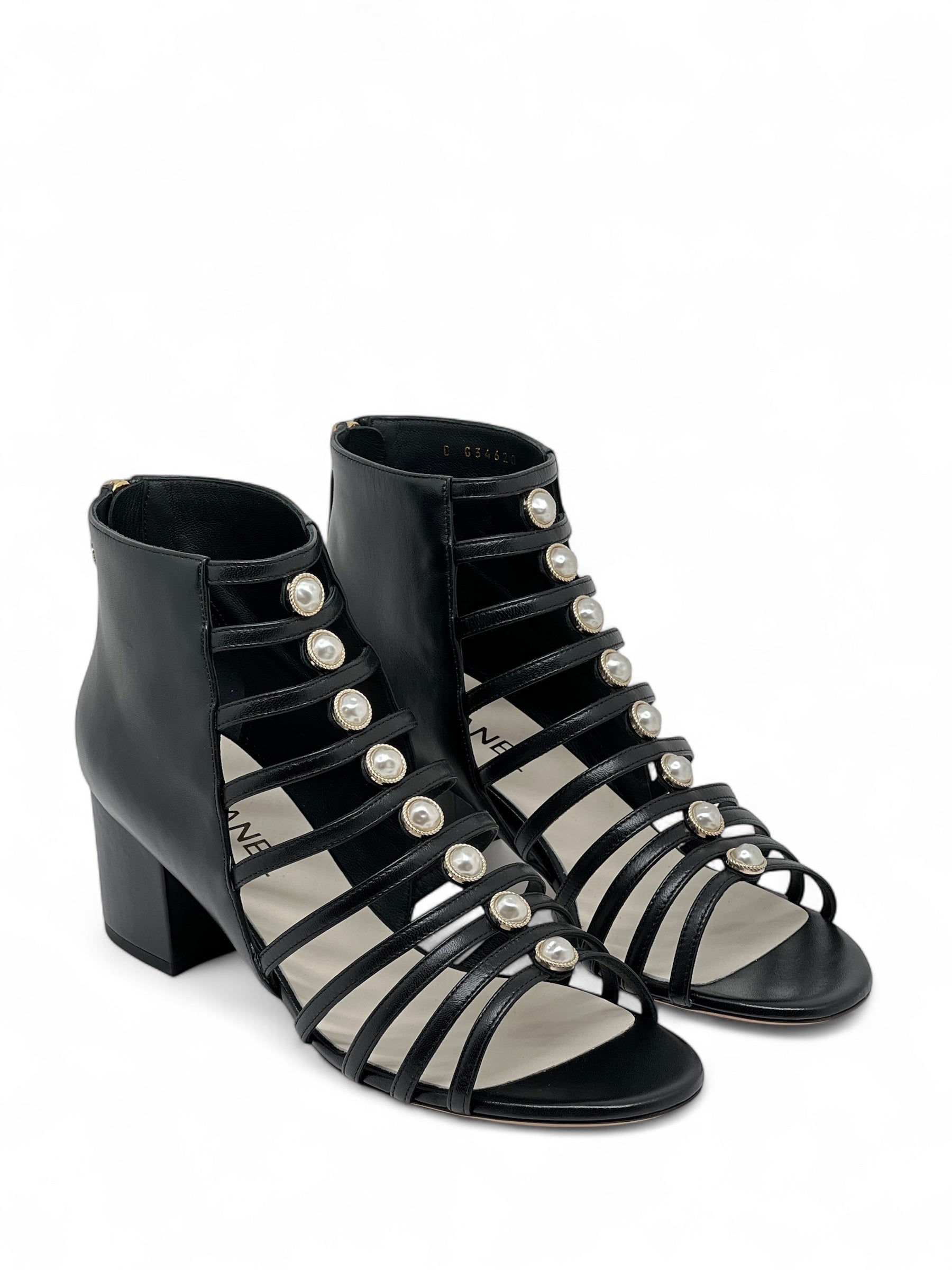 Chanel - Stiefeletten mit Perlen T40