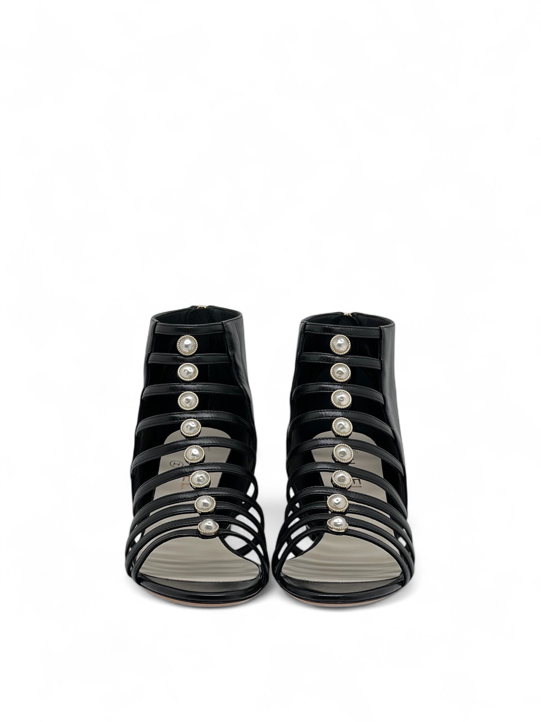 Chanel - Stiefeletten mit Perlen T40