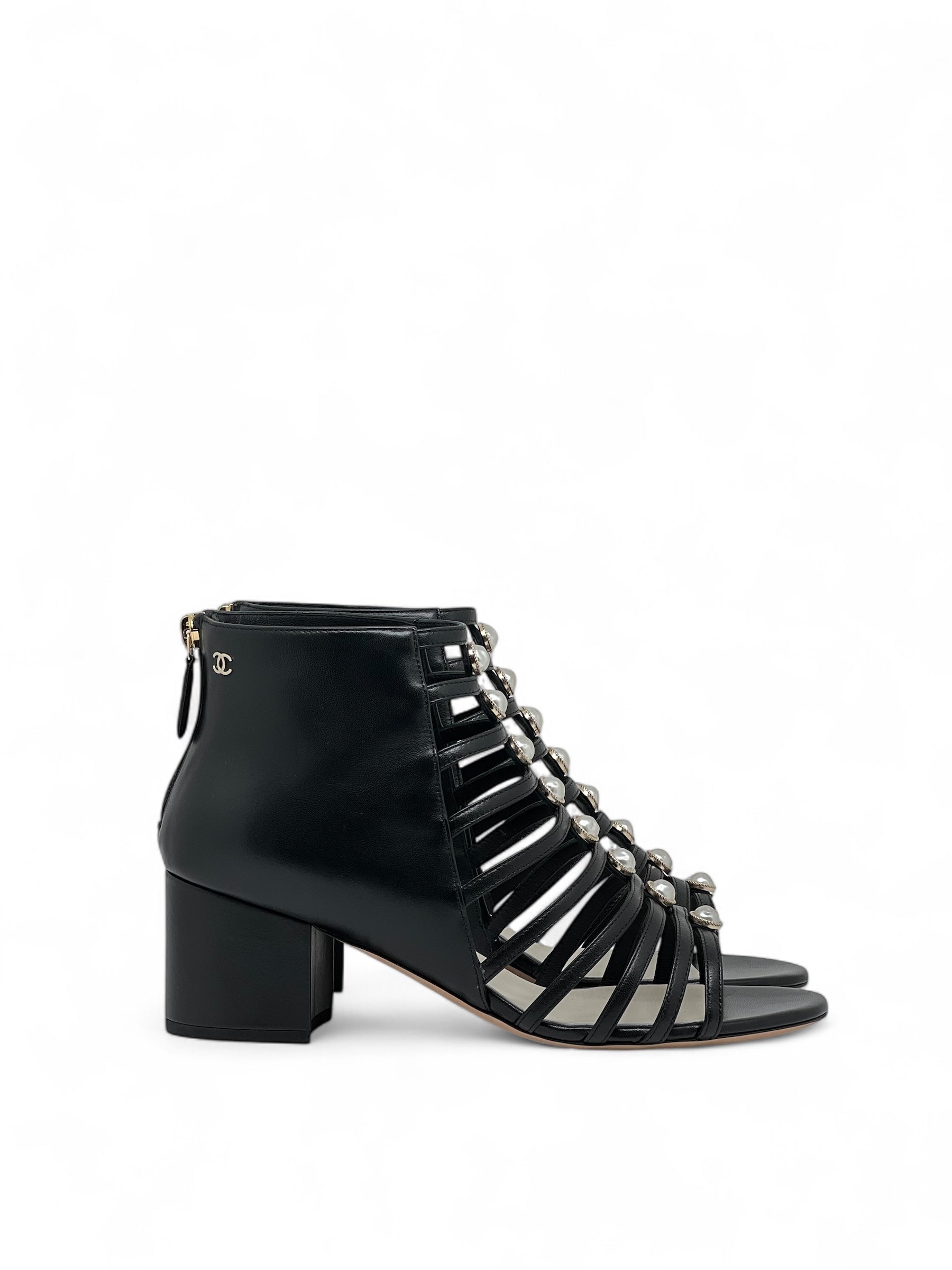 Chanel - Stiefeletten mit Perlen T40