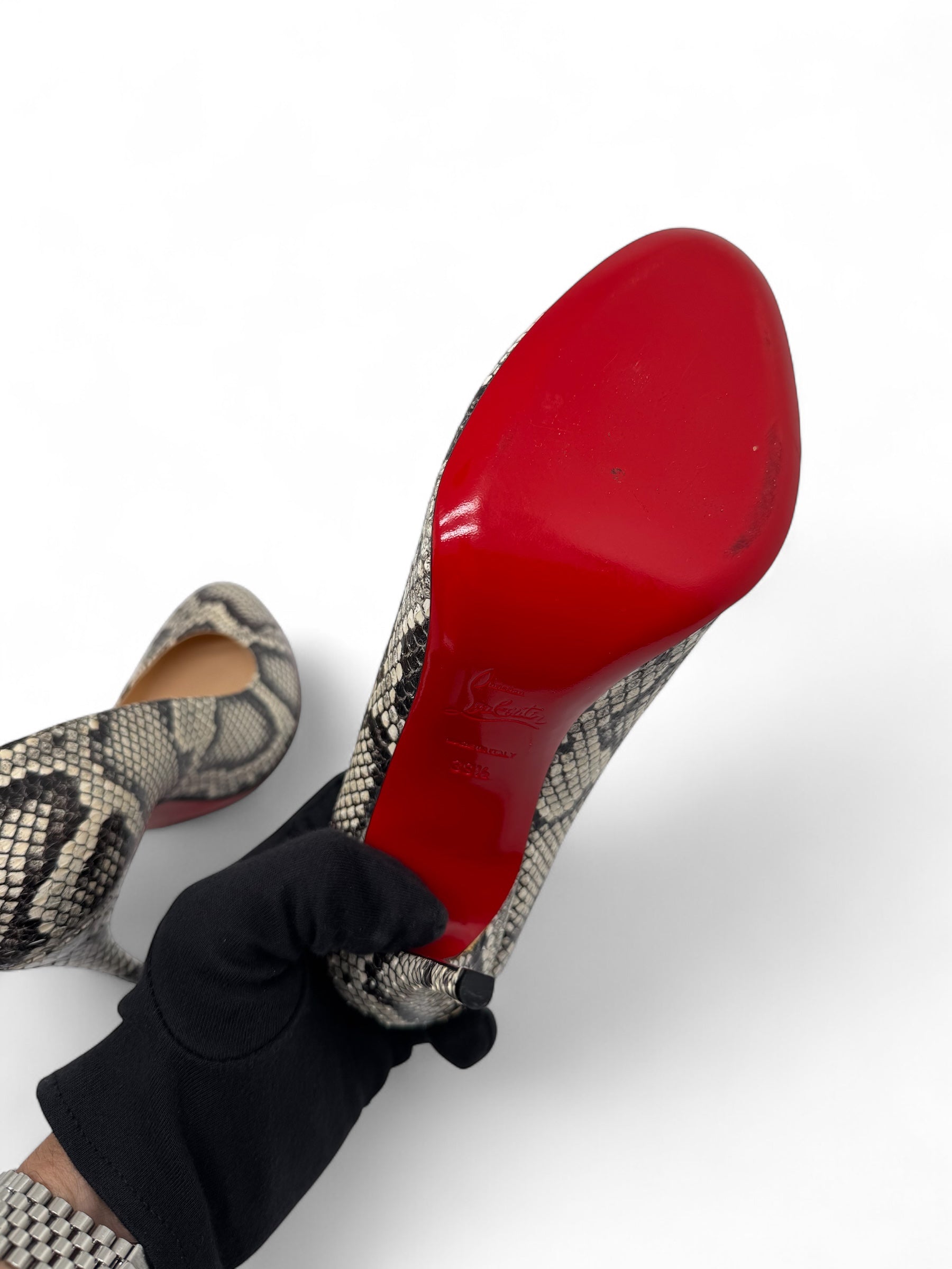 Louboutin - Pumps aus Pythonleder Gr. 39,5