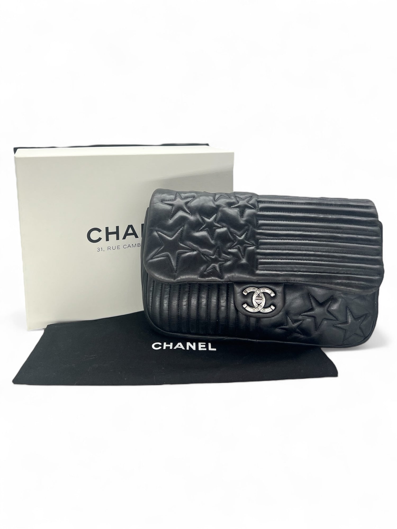 Chanel - Schwarze Umhängetasche mit Klappe