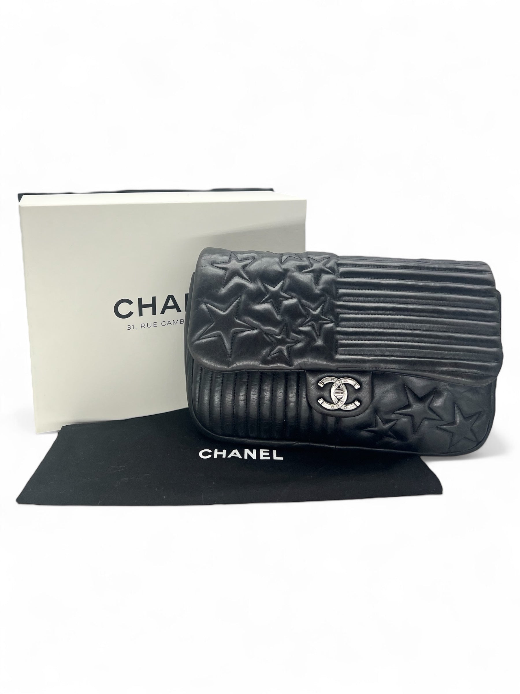 Chanel - Schwarze Umhängetasche mit Klappe