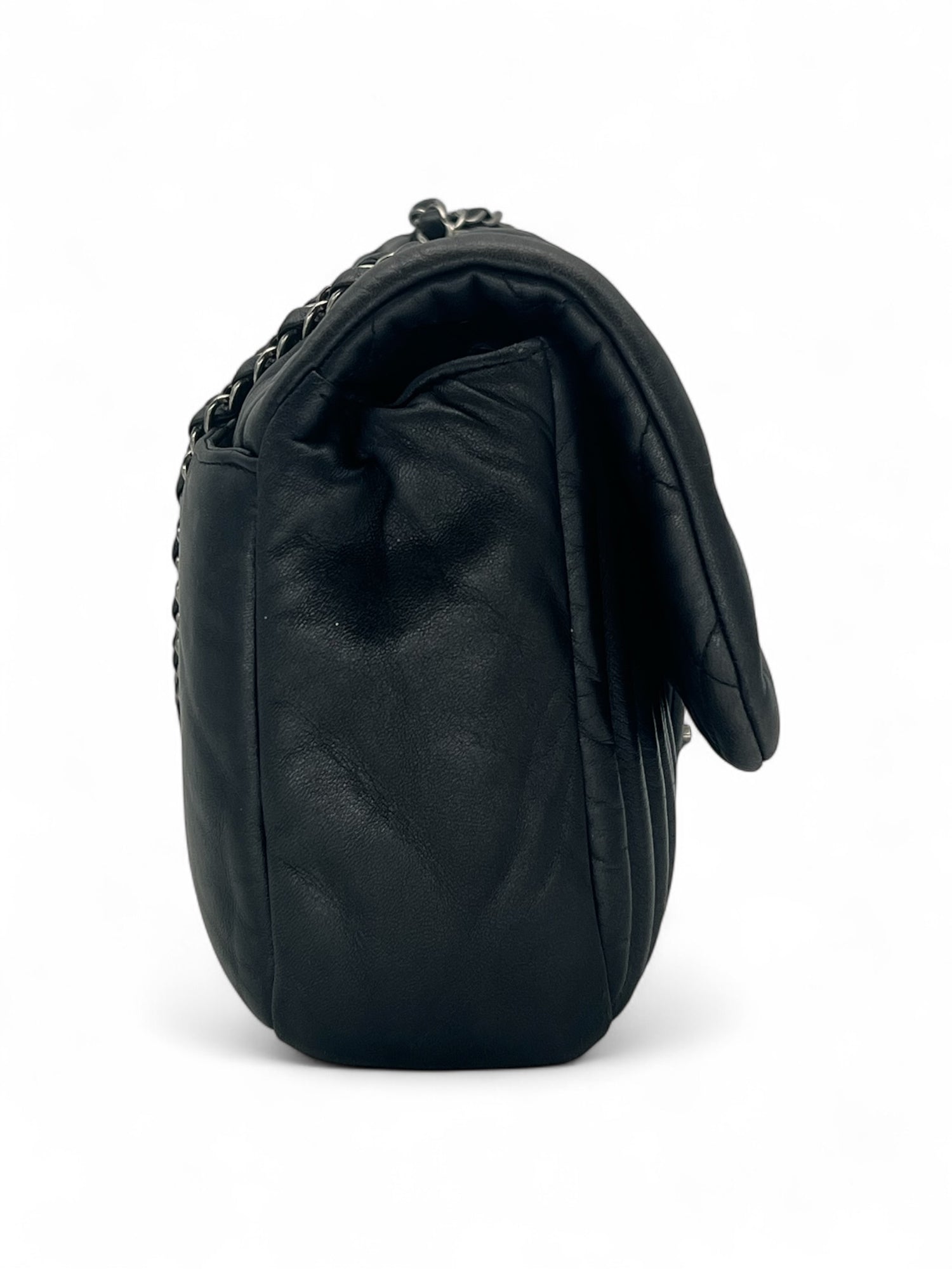 Chanel - Schwarze Umhängetasche mit Klappe
