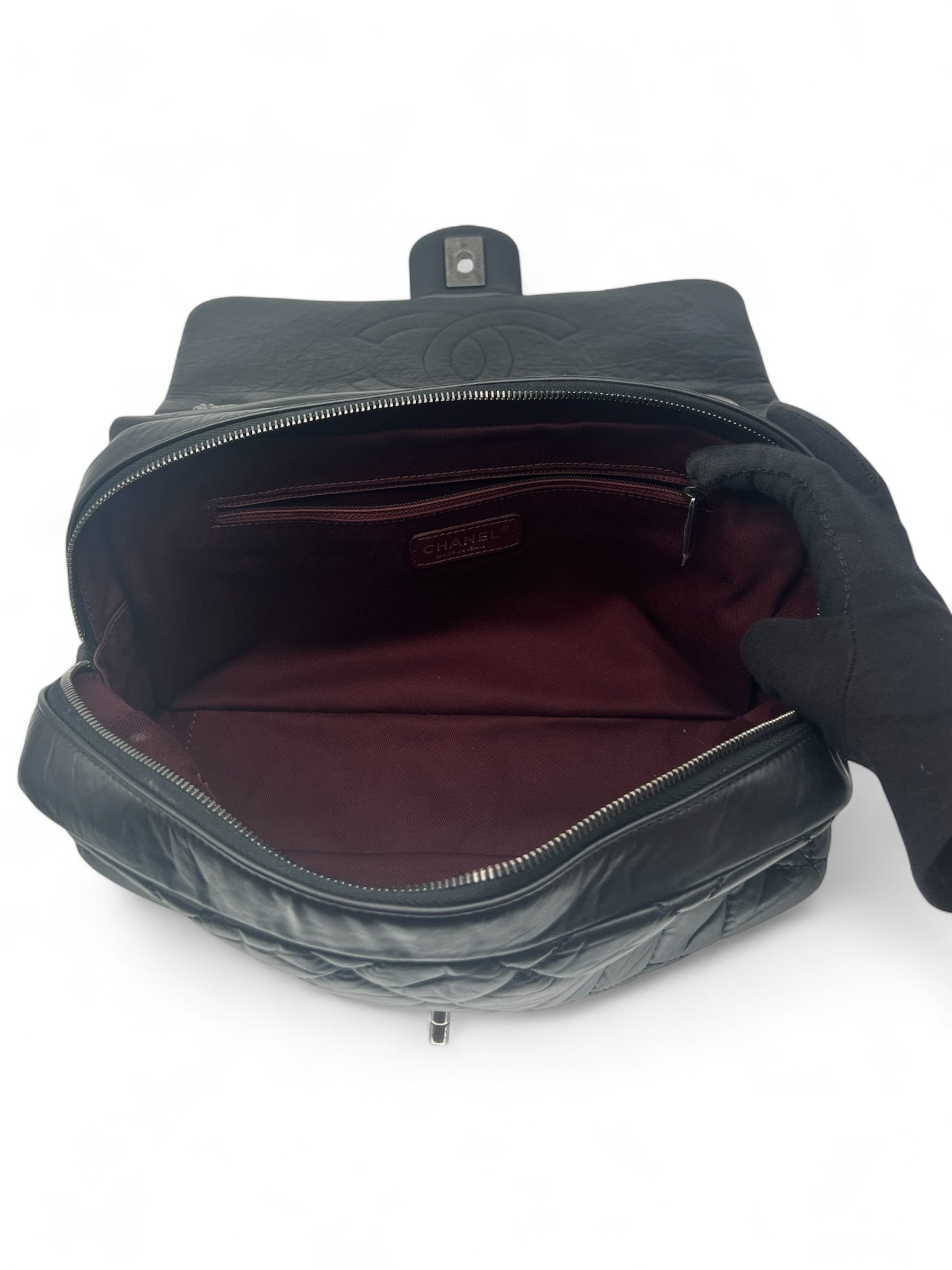 Chanel - Sac à rabat noir et bordeaux