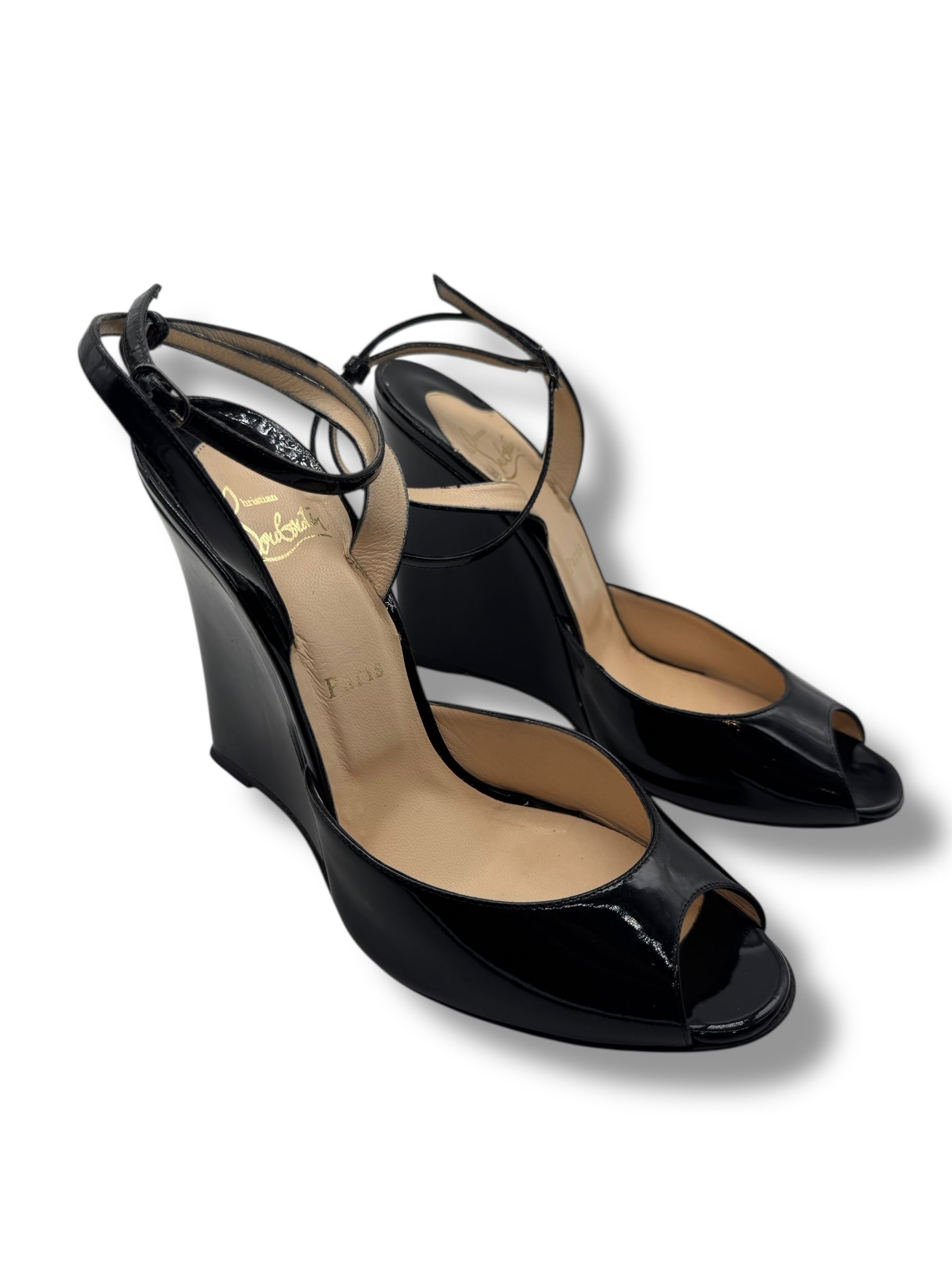 Louboutin - Schwarzer Lack Keilabsatz Gr. 39,5