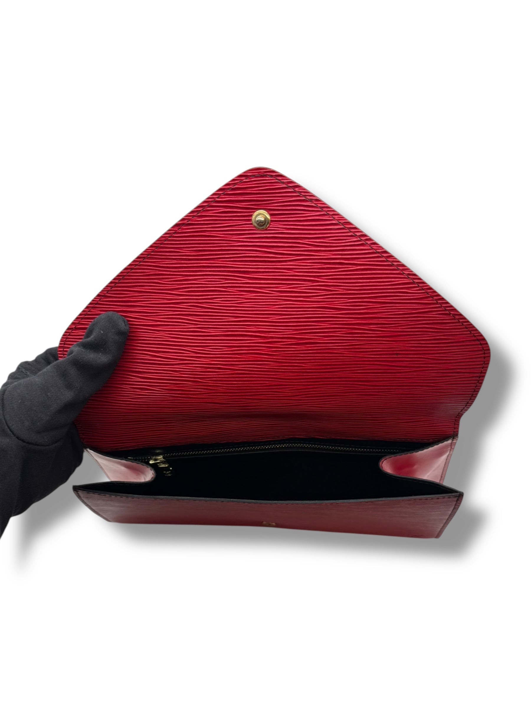 Louis Vuitton - Pochette cuir épi rouge