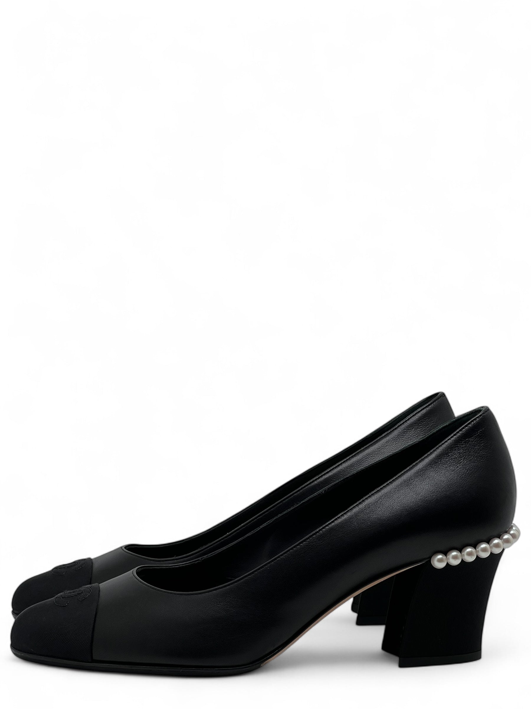 Chanel - Escarpins en cuir T40