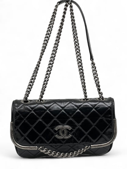 Chanel - Sac avec chaine en bandoulière